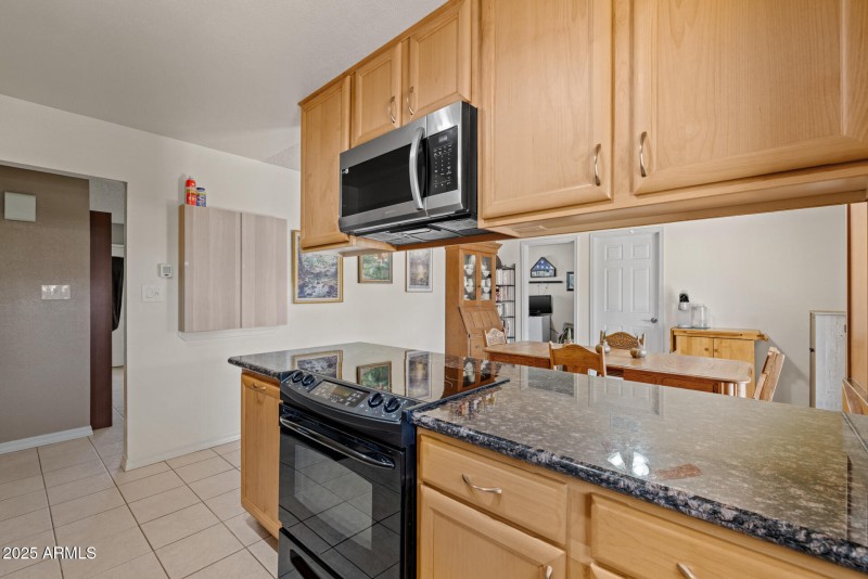 9)KITCHEN