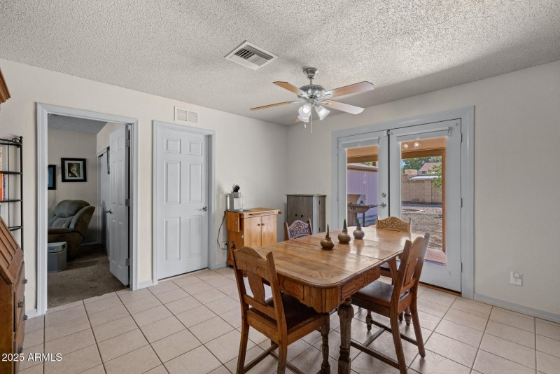12)KITCHEN