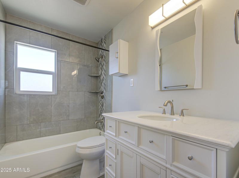 Bathroom 2-pic 2