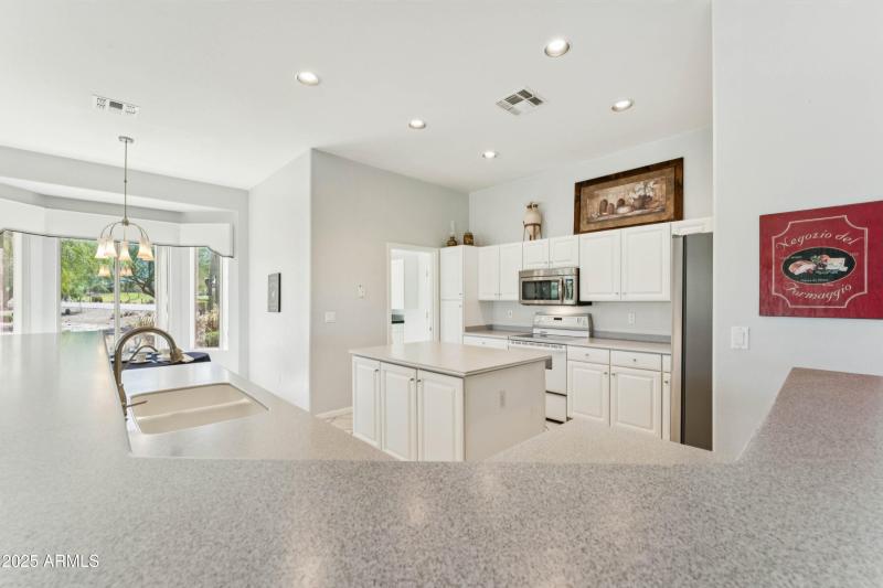 OPEN KITCHEN