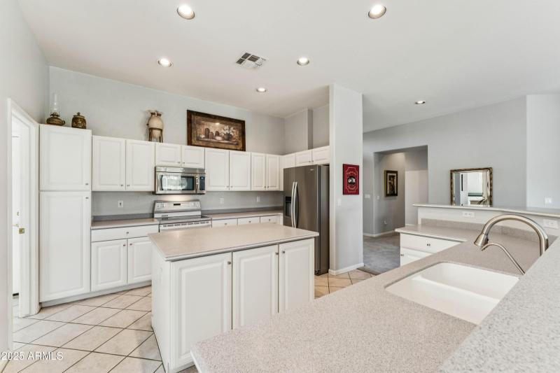 OPEN KITCHEN