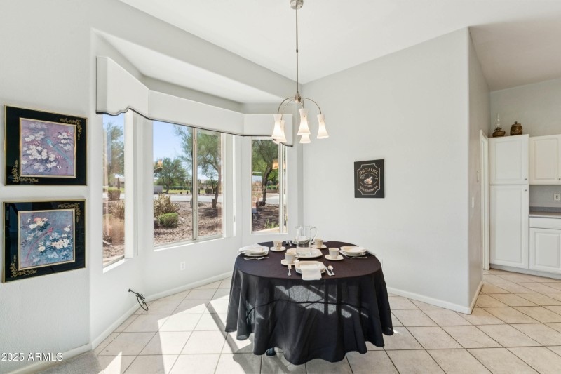 KITCHEN DINETTE