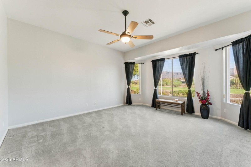 LARGE MASTER BEDROOM