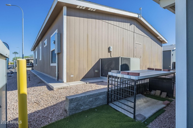 Puppy Palace with artificial turf