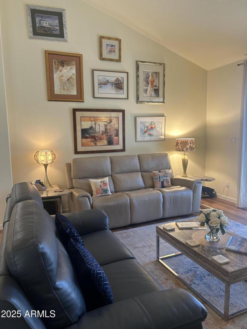 LIVING AREA W VAULTED CEILINGS