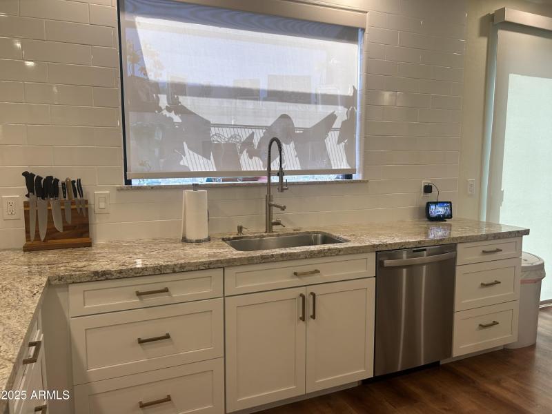 REMODELED KITCHEN -GRANITE COUNTERS