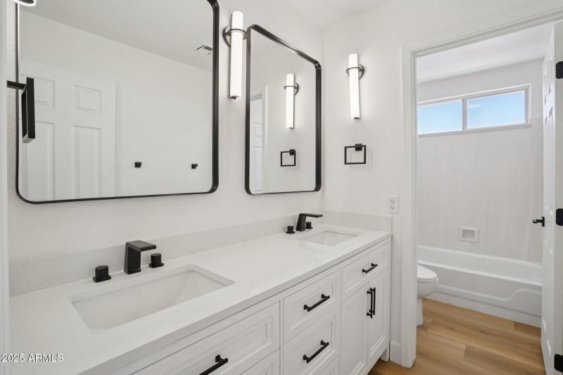 48-web-or-mls-W Aurora Dr-S0210-042