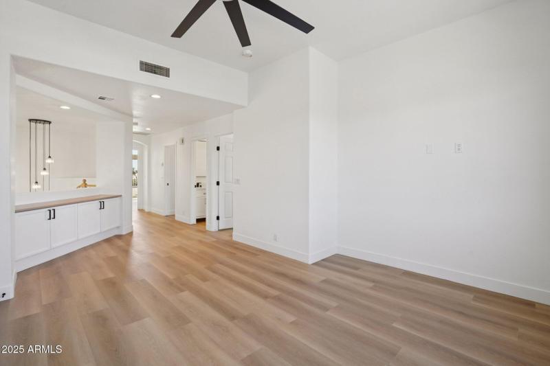 44-web-or-mls-W Aurora Dr-S0210-038