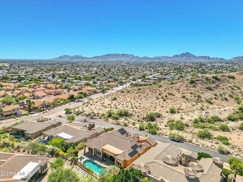 096-2732 E Friess Drive-96