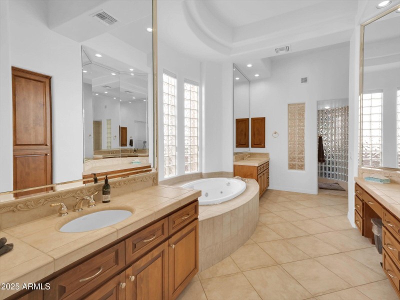 068-2732 E Friess Drive-68