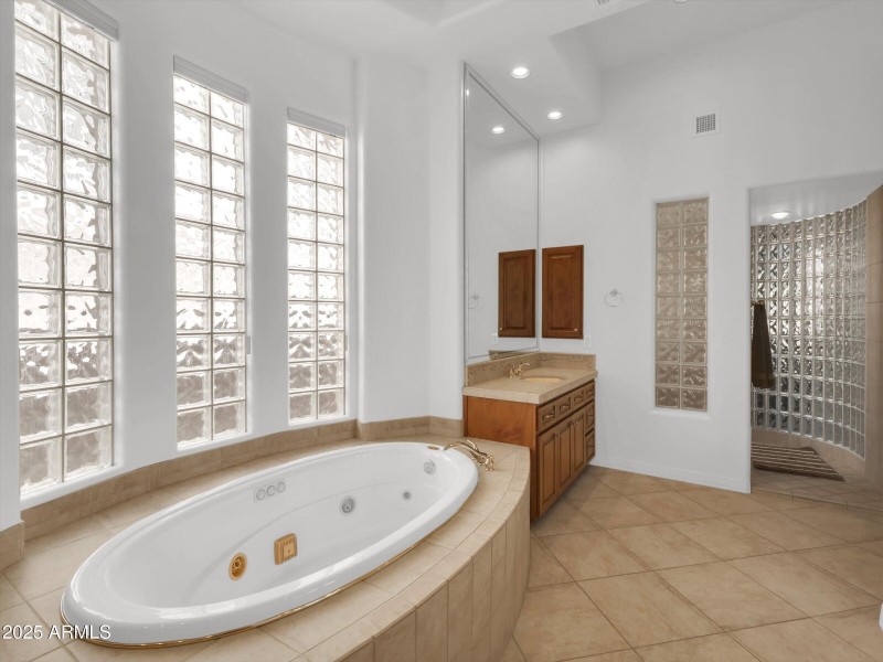 069-2732 E Friess Drive-69