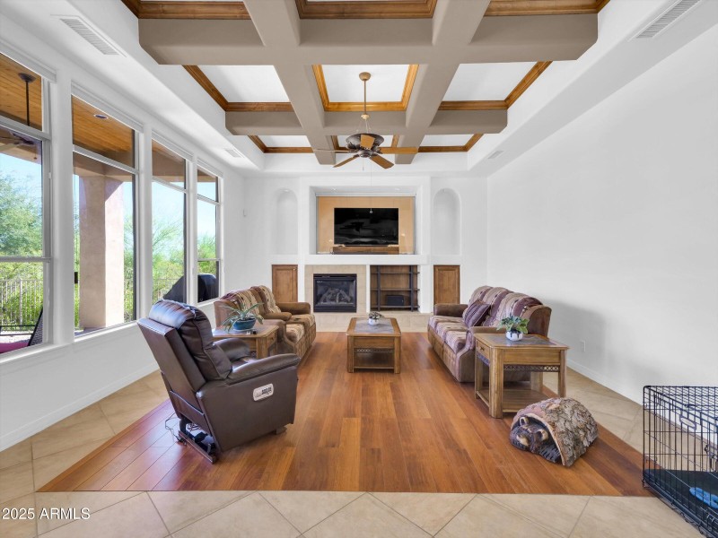 056-2732 E Friess Drive-56