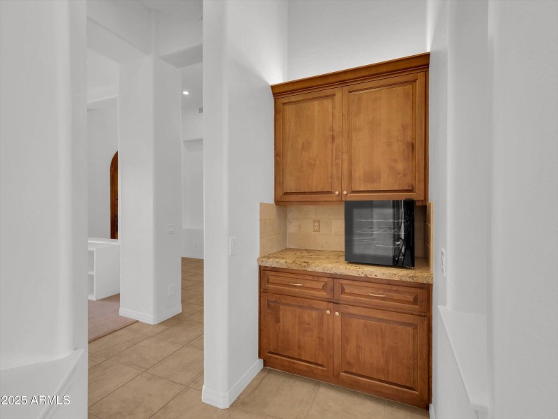 050-2732 E Friess Drive-50