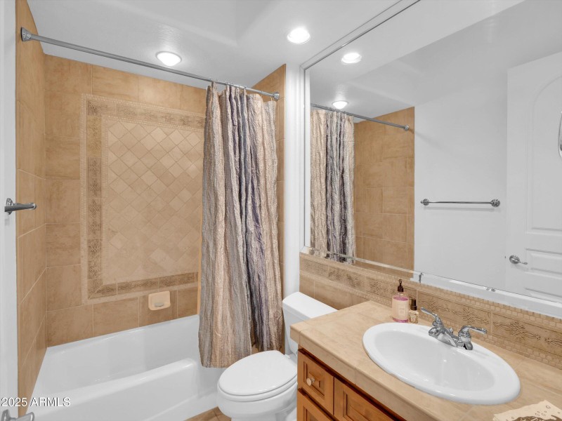 034-2732 E Friess Drive-34