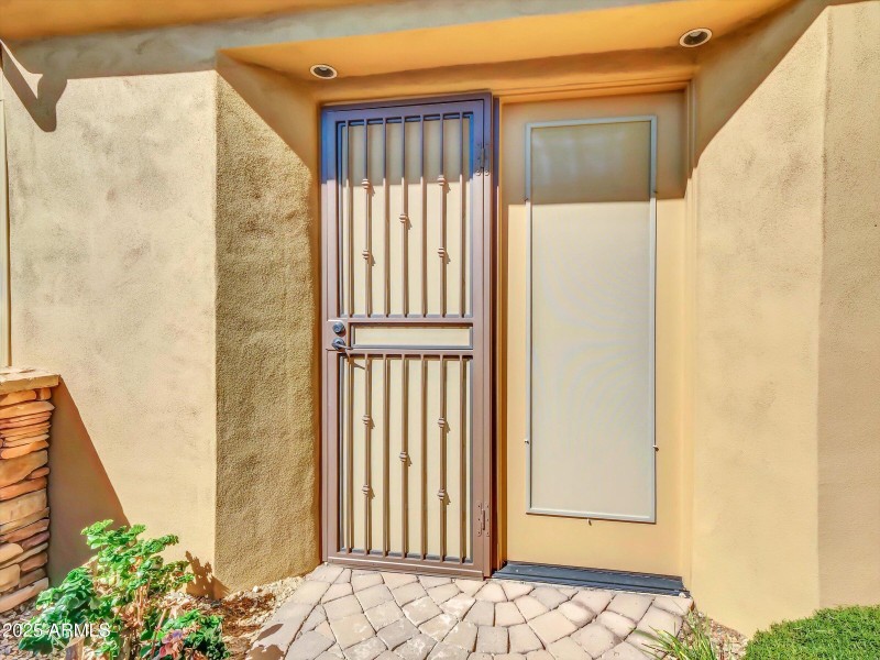 007-2732 E Friess Drive-7