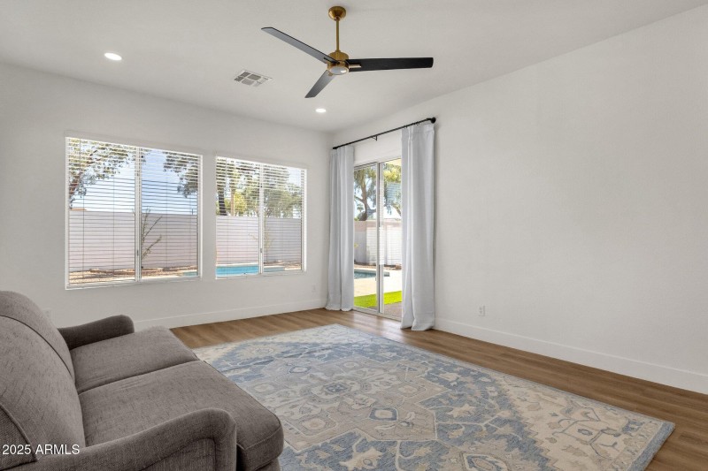20-web-or-mls-389-w-fairway-pl