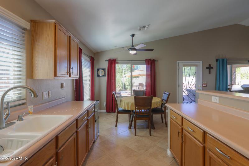 kitchen to eat in