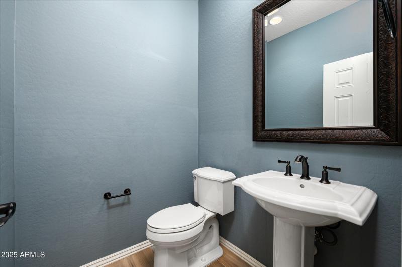 036_Powder Room
