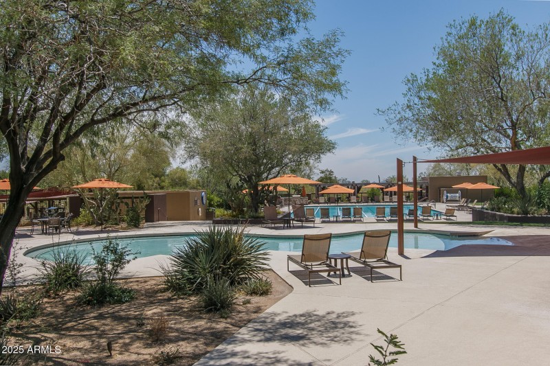 B2) COMMUNITY POOL