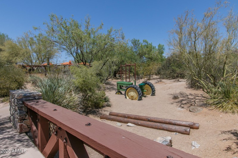 D3) COMMUNITY PLAYGROUND