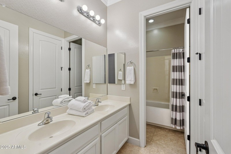 40-web-or-mls-W Georgia Ave-S0210-040