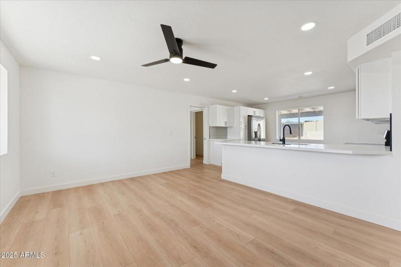 06-004-living-room