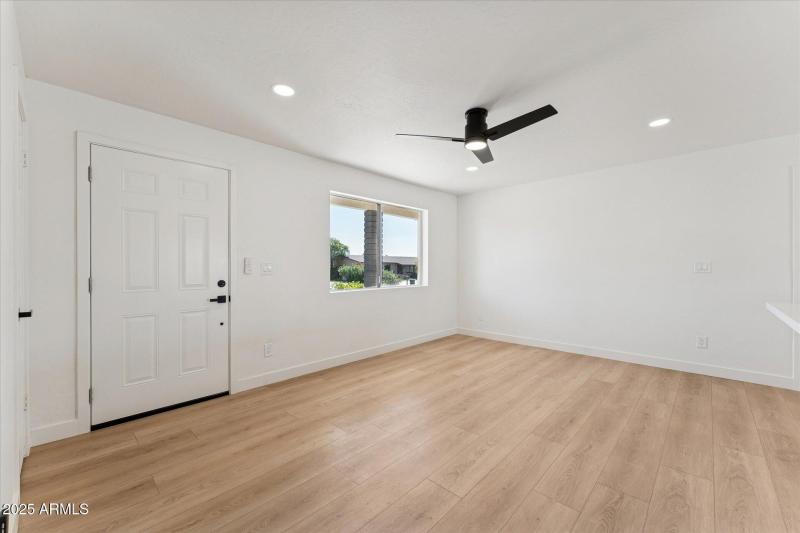 07-005-living-room