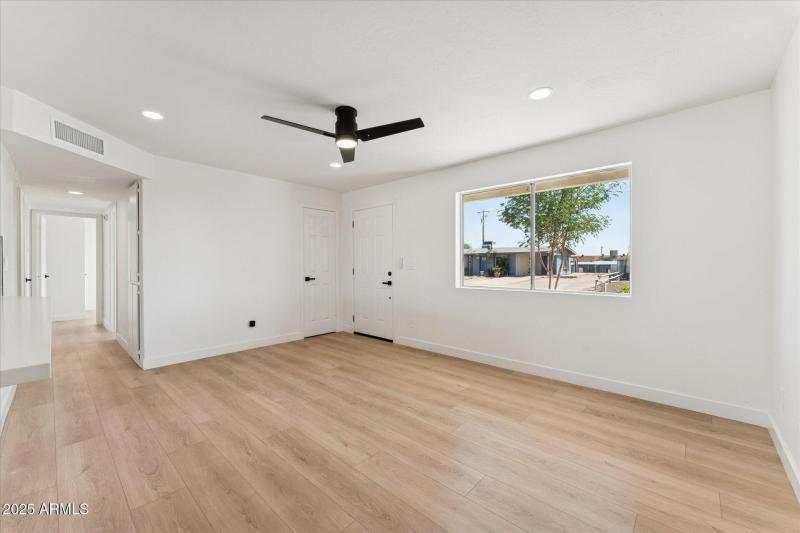 08-006-living-room