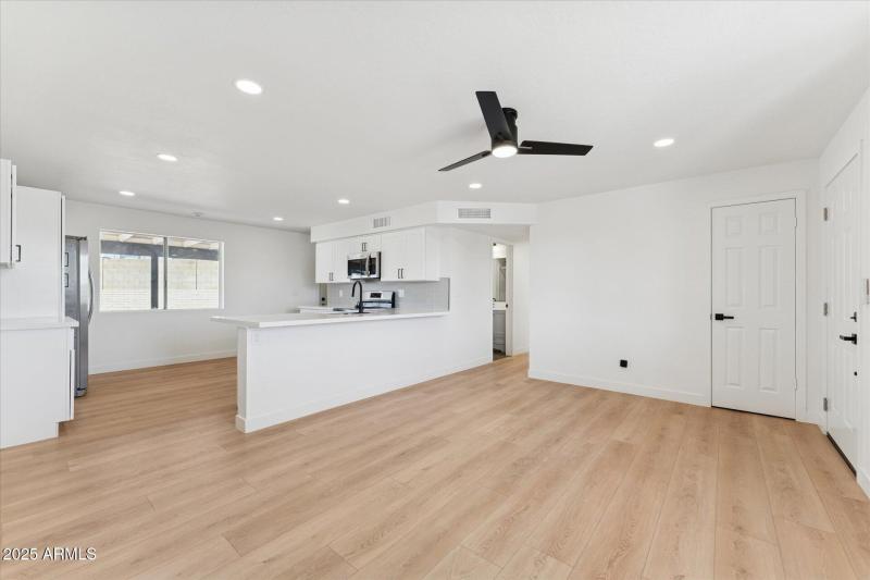 09-007-living-room