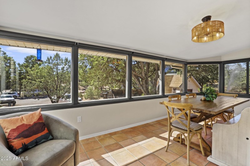 511 N Hemlock Circle Dining Room