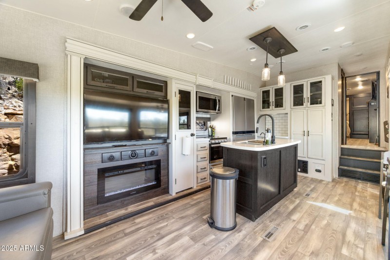 1740EskimoLn-HeberOvergaard-AZ-7