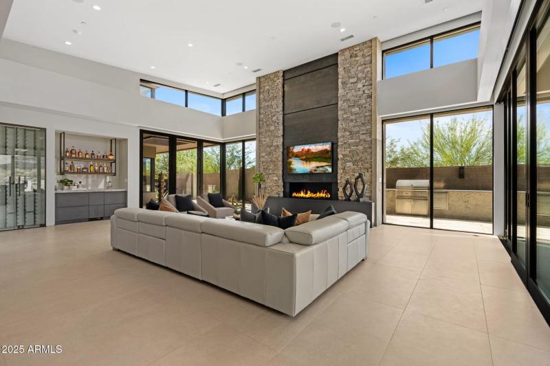 6-web-or-mls-37200-n-cave-creek-rd