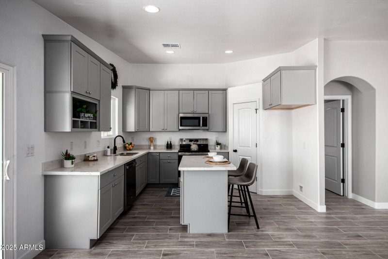 42761 W INDIANOLA AVE, Tonopah, AZ 85354