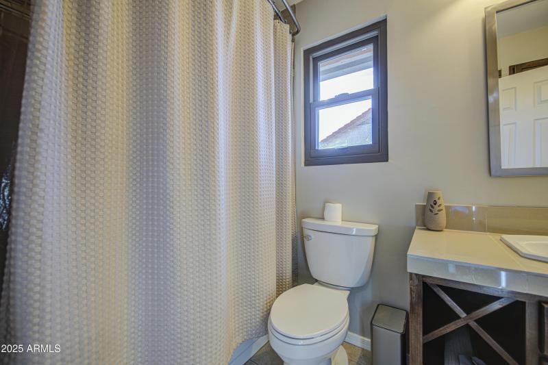 Bathroom 2-pic 2
