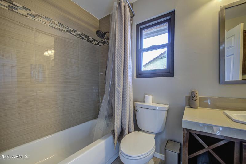 Bathroom 2-pic 3