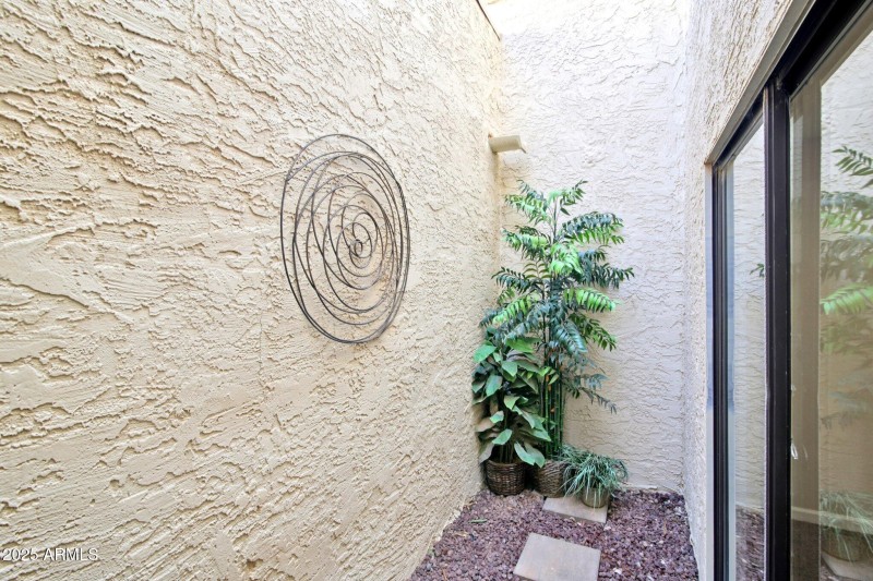 23-web-or-mls-W Avenida De Amigos Cir-S0