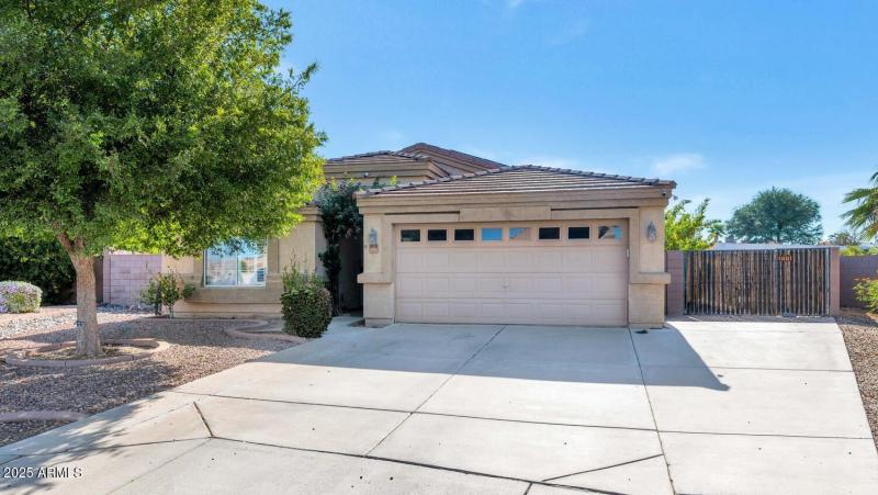 18023 N 111th Dr-large-003-012-18023 N 1
