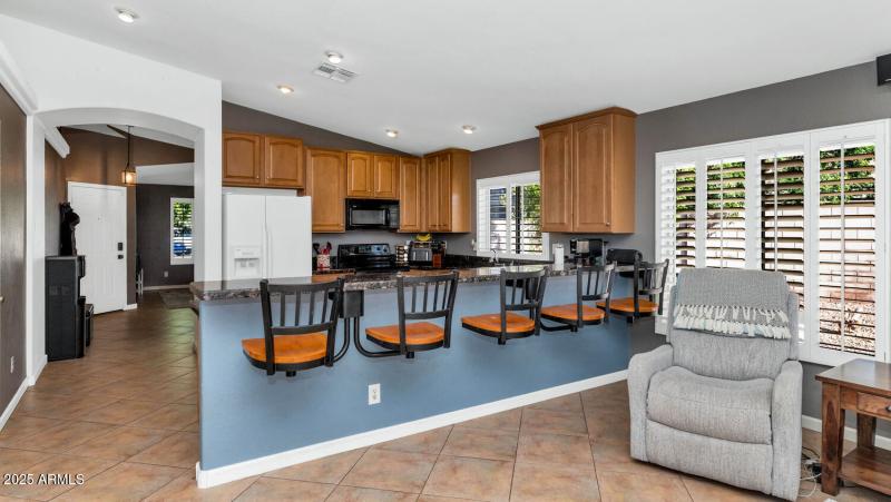 18023 N 111th Dr-large-008-020-18023 N 1