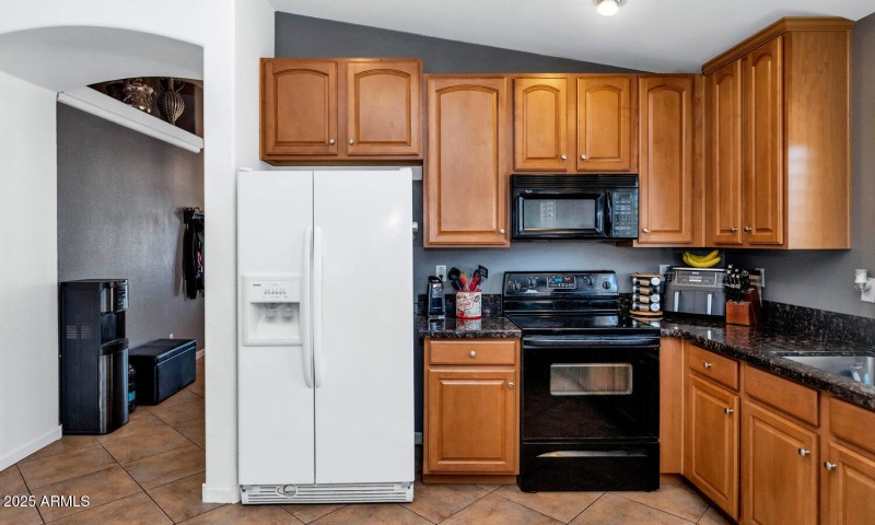 18023 N 111th Dr-large-010-018-18023 N 1