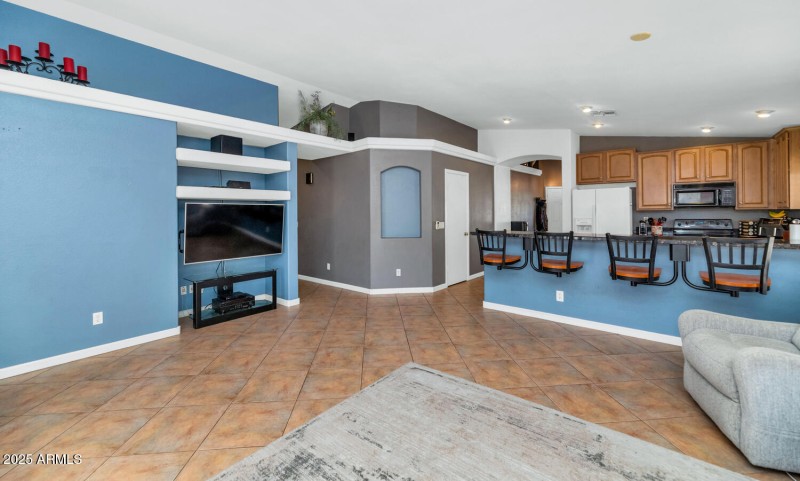 18023 N 111th Dr-large-014-029-18023 N 1