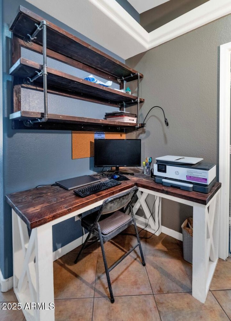 18023 N 111th Dr-large-017-014-18023 N 1