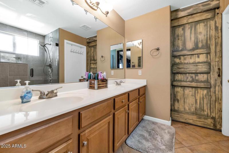 18023 N 111th Dr-large-020-037-18023 N 1