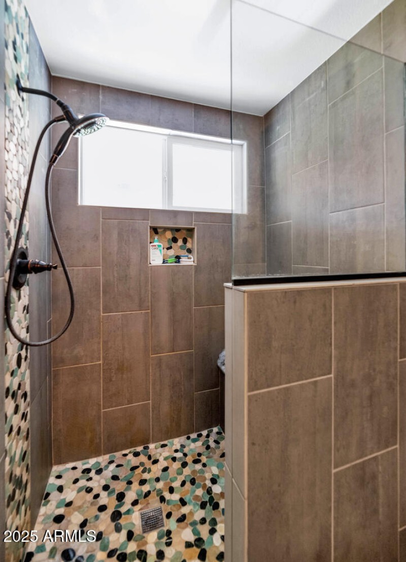 18023 N 111th Dr-large-021-033-18023 N 1