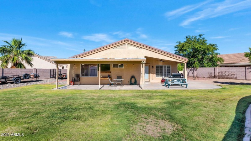 18023 N 111th Dr-large-028-011-18023 N 1