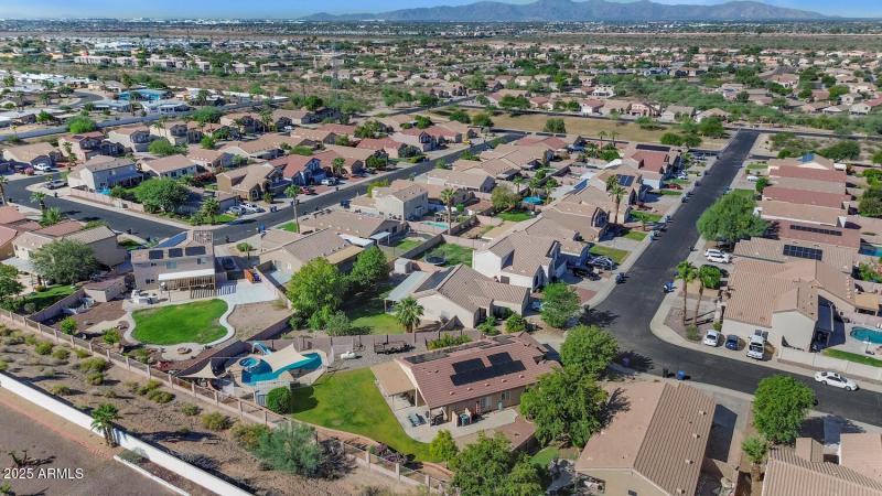 18023 N 111th Dr-large-033-007-18023 N 1