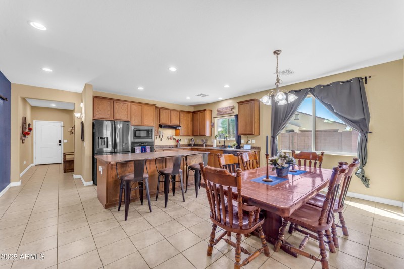 Dining to Kitchen