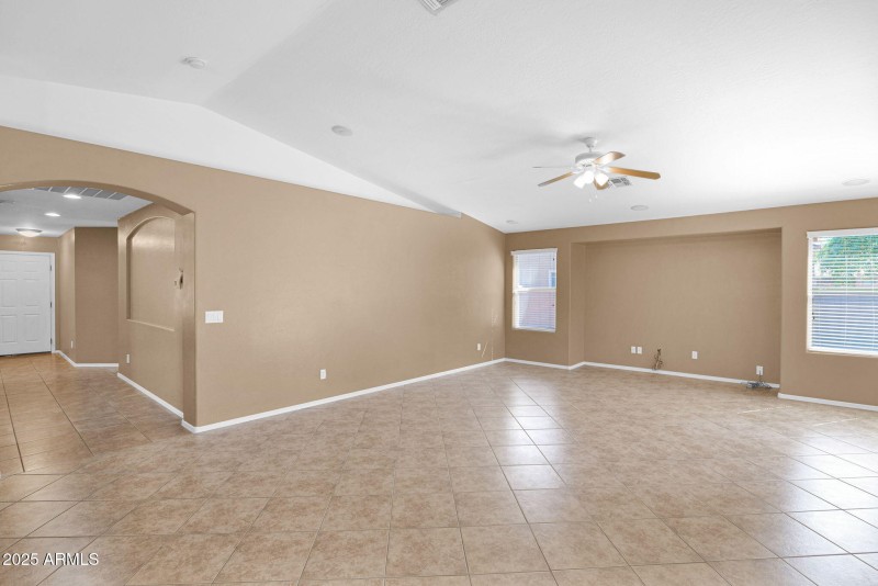 25-web-or-mls-P1315337