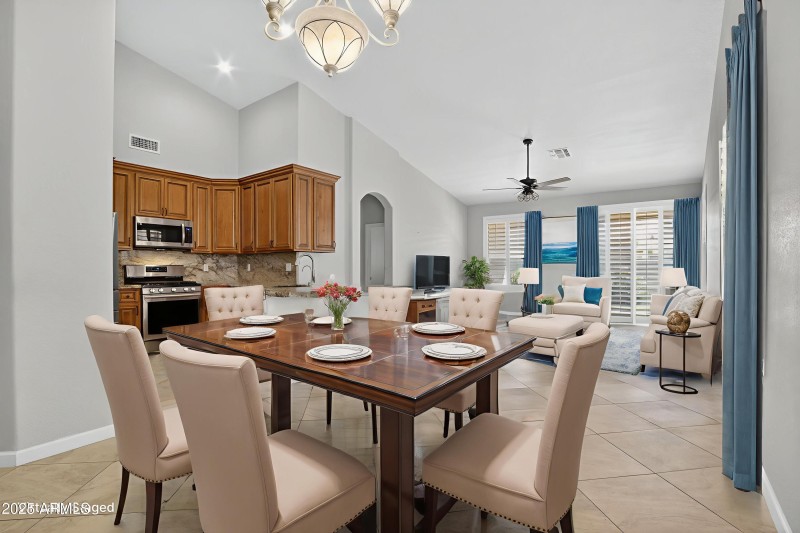 014_040_a4m_HL-(1) - Dining Room - Stand