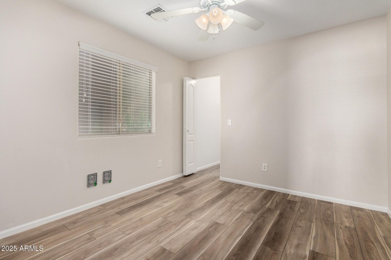 33 Sunland