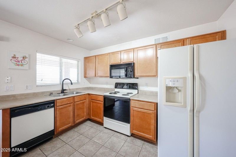 5-23327 W Twilight Tr_Kitchen